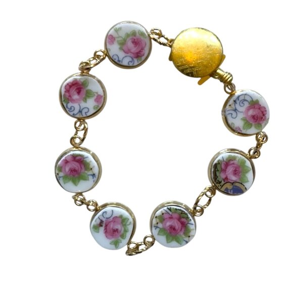 Broken China Dainty Rose Cabochons Bracelet From a Bavaria Tirschenreuth Plate - Picture 2 of 8